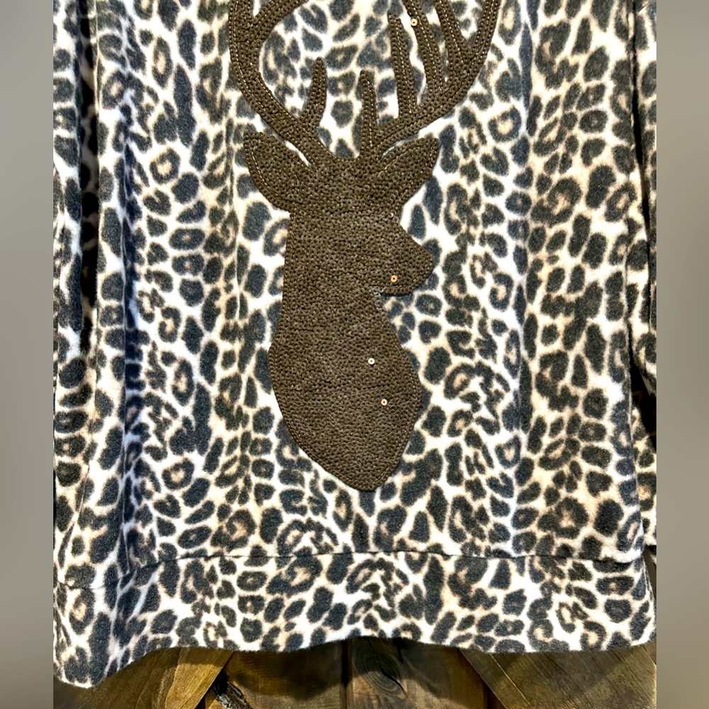 EUC Vanilla Bay Leopard Print Sequin Deer Long Sleeve Top - Picture 5 of 12